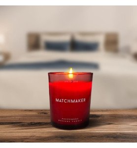Offrez-vous l'expérience ultime avec la bougie de massage aux phéromones végétaliennes Diamant Rouge.