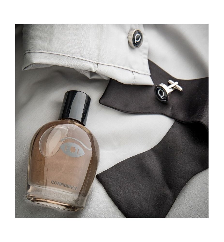 The new woody fragrance, Confidence evokes the mood of intense, yet effortless seduction.