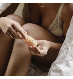 Découvrez notre gel de massage intime revitalisant pour des soins et sensations décuplées.