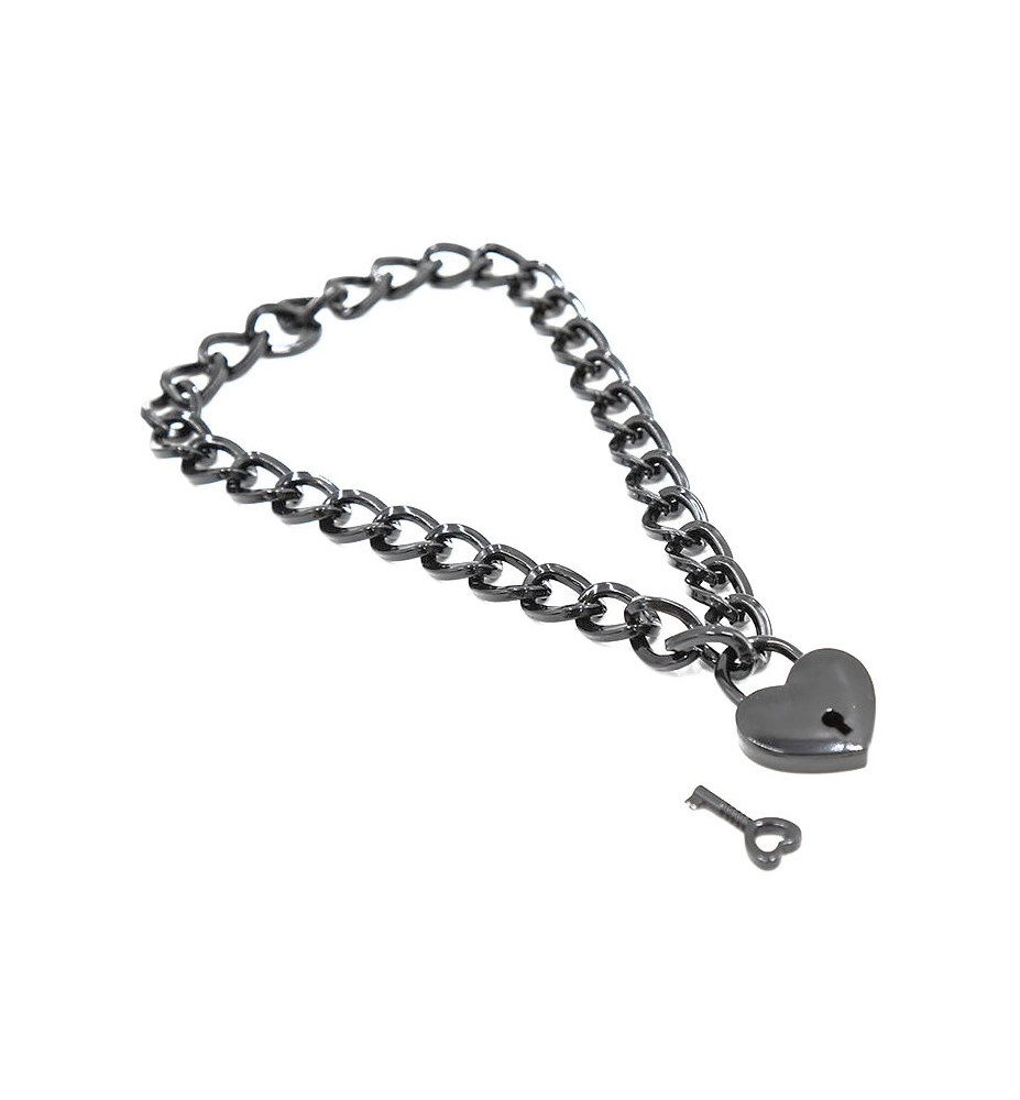 Son design symbolique ajoute une touche d'émotion à vos tenues. Cet accessoire chic confère une allure moderne.