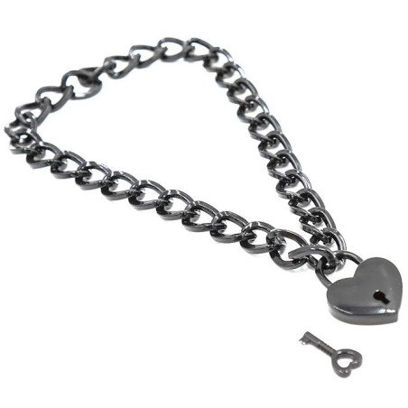 Son design symbolique ajoute une touche d'émotion à vos tenues. Cet accessoire chic confère une allure moderne.