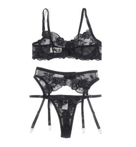 Sous-Vêtements Sexy : Ensemble 3 Pièces Noir avec Soutien-Gorge, String & Jarretière pour Sublimer Votre Sensualité.