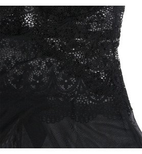 Collection lingerie féminine : nuisette courte et string, pour des moments de séduction inoubliables.
