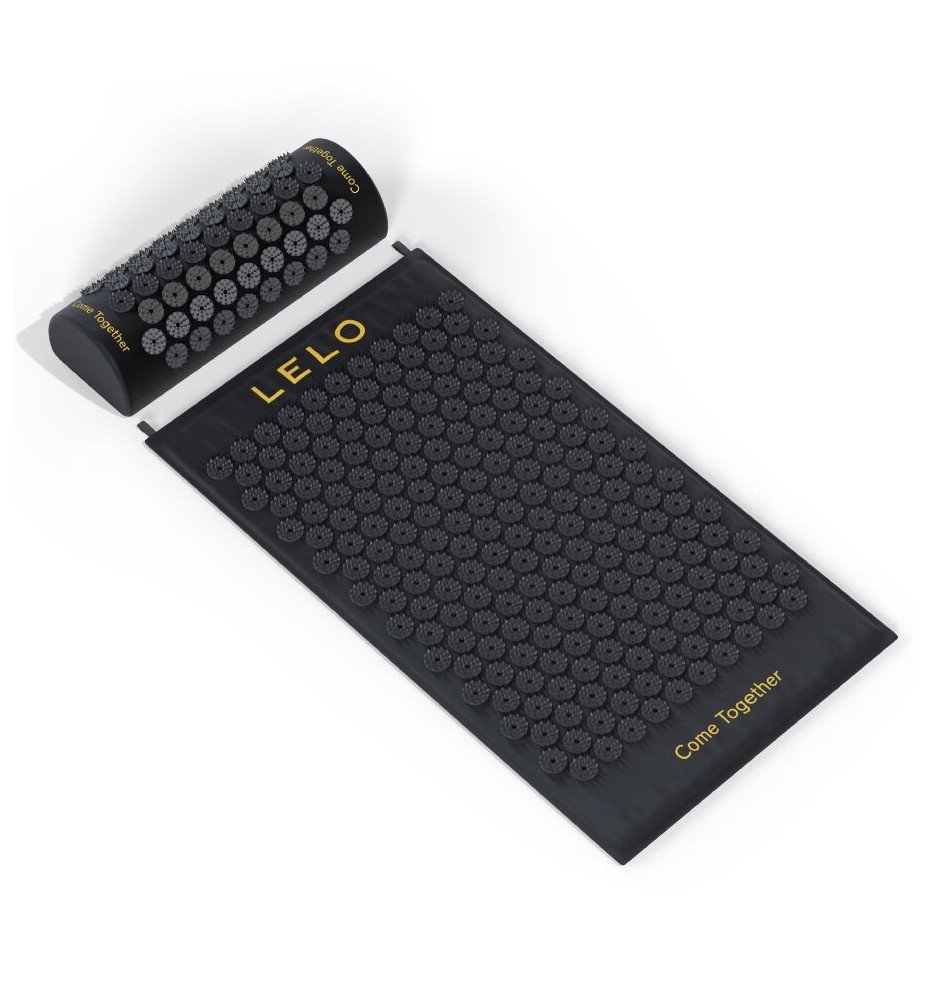 Le meilleur cadeau bien-être pour couple : offrez le tapis d'acupression Lelo pour une relaxation conjuguée. Le meilleur cadeau bien-être pour couple : offrez le tapis d'acupression Lelo pour une relaxation conjuguée.