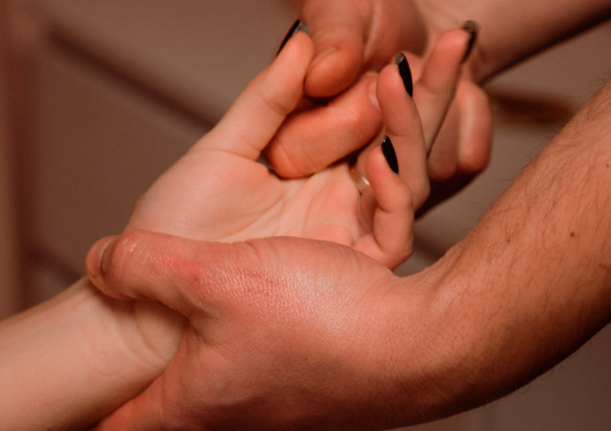The Acupressure Ritual That Turns Relaxation Into a Moment of Connection